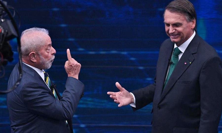 Lula y Bolsonaro se midieron en un último y muy tenso debate mano a