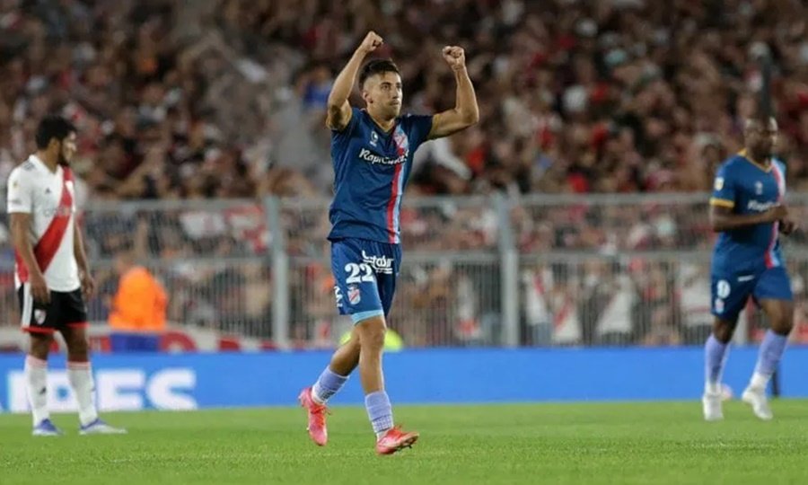 River Lo Busc Pero Perdi Ante Arsenal Por La Liga Profesional Cfin