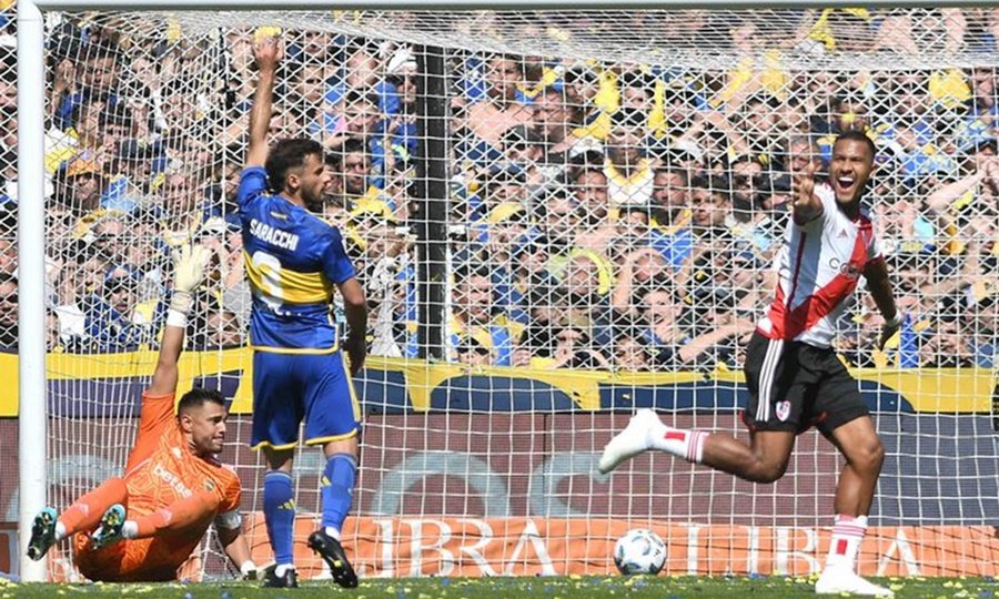 River se hizo fuerte en La Bombonera y venció a Boca en el