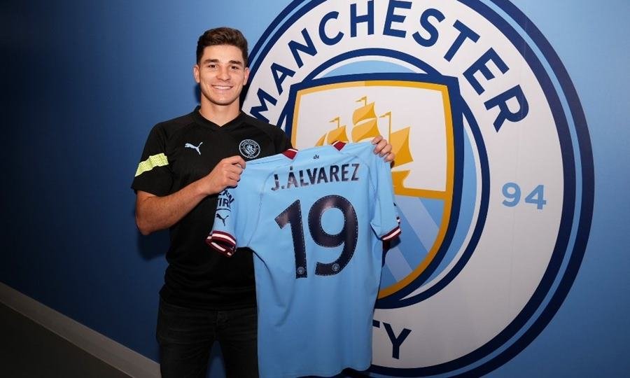 Julián Álvarez Fue Presentado Oficialmente En Manchester City Cfin